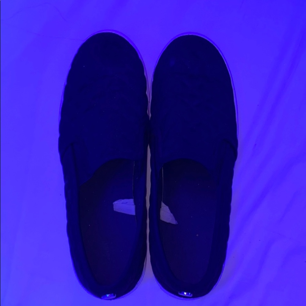 black comfy shoes